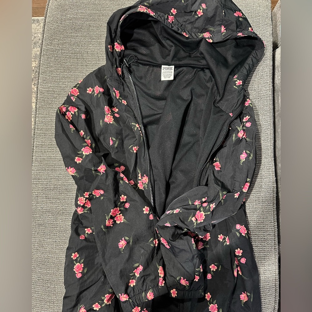 VS PINK wind breaker size xs